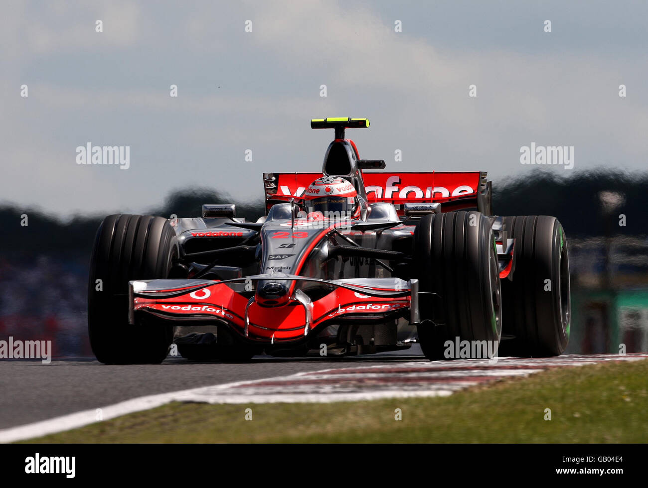 Le pilote Vodafone McLaren Heikki Kovalainen lors de la deuxième pratique à Silverstone, dans le Northamptonshire. Banque D'Images