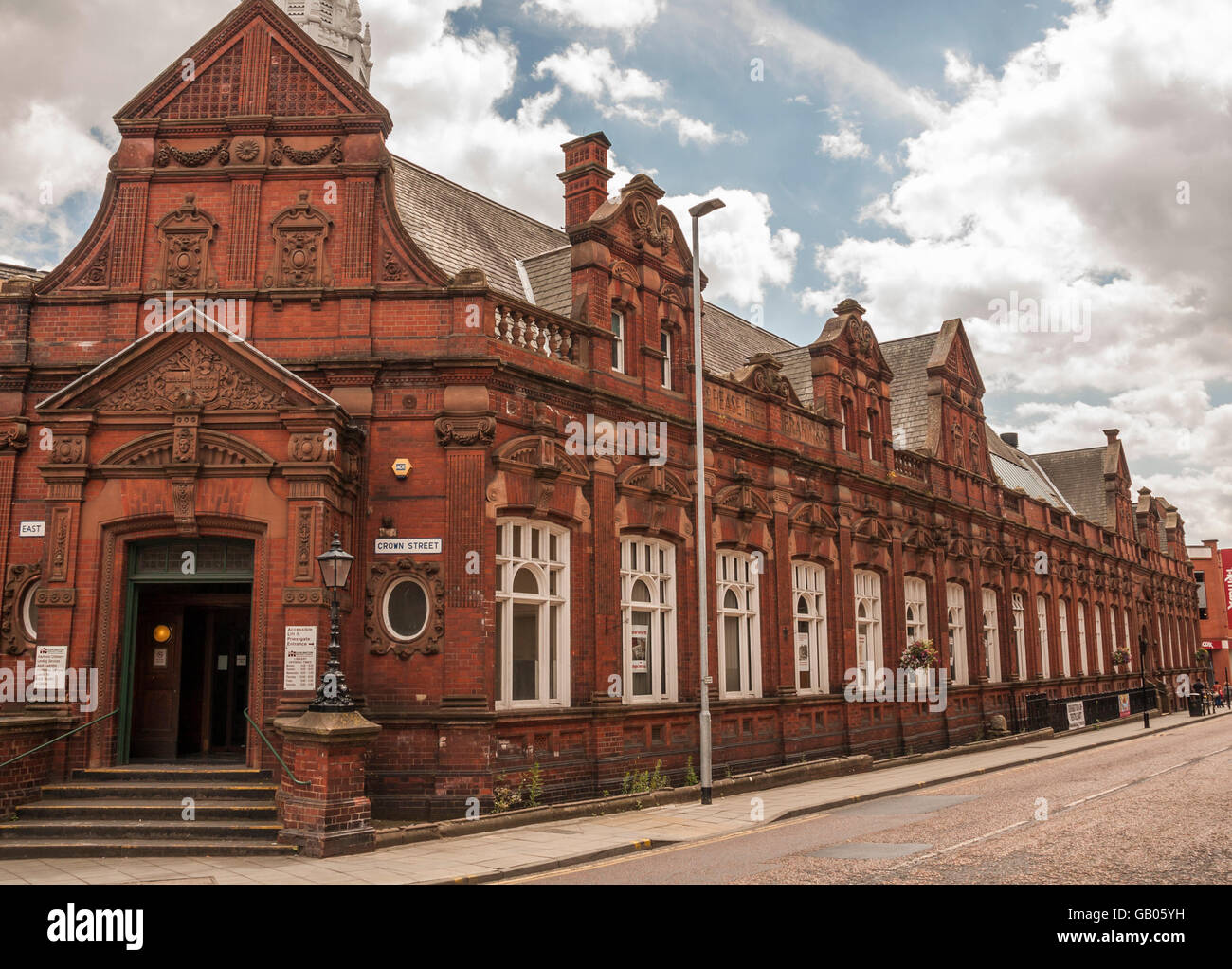 La bibliothèque principale à Darlington léguée à la commune par le famille Pease, aujourd'hui, risque de fermeture de la pêche en raison de compressions budgétaires du Conseil en 2016 Banque D'Images