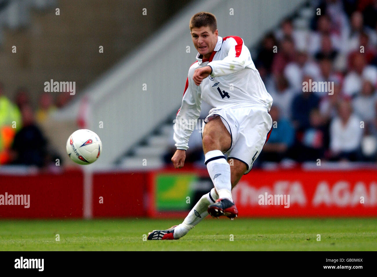 Soccer - Championnat d'Europe 2004 qualificateur - Groupe sept - Angleterre / Slovaquie. Steven Gerrard, Angleterre Banque D'Images