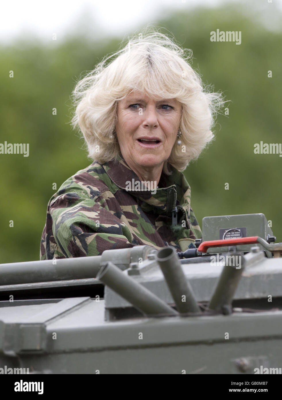 La duchesse de Cornwall, qui est le colonel royal du 4e Bataillon, visite 'les Rifless' à la caserne Kiwi, Bulford, Wiltshire. Banque D'Images