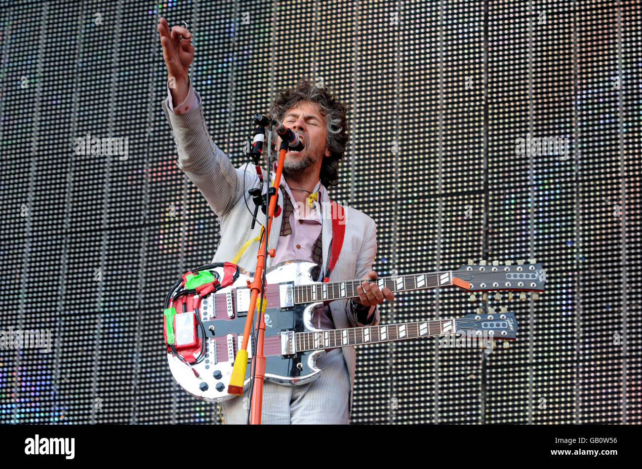 Wayne Coyne des Flaming Lips se produit au cours du deuxième jour de la Lovebox Weekender au Victoria Park, dans l'est de Londres. Banque D'Images