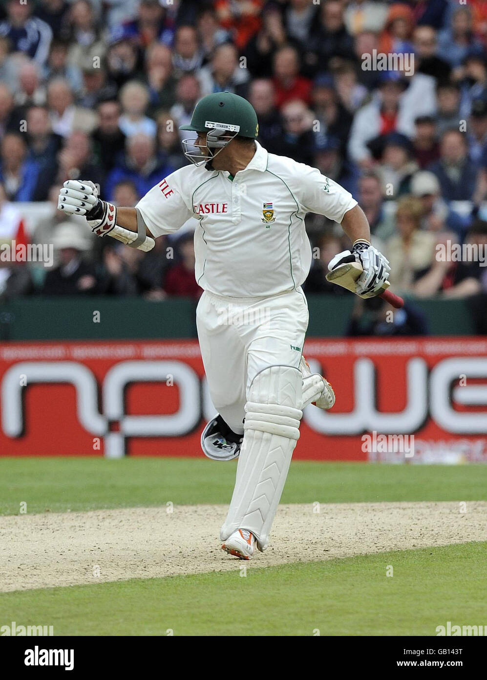 Cricket - deuxième test de npower - deuxième jour - Angleterre / Afrique du Sud - Headingley.Le Prince Ashwell d'Afrique du Sud atteint son âge de 100 ans lors du deuxième match de npower Test au terrain de cricket de Headingley, à Leeds. Banque D'Images