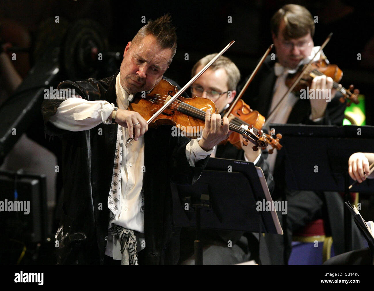 Nigel Kennedy effectue au Proms Banque D'Images
