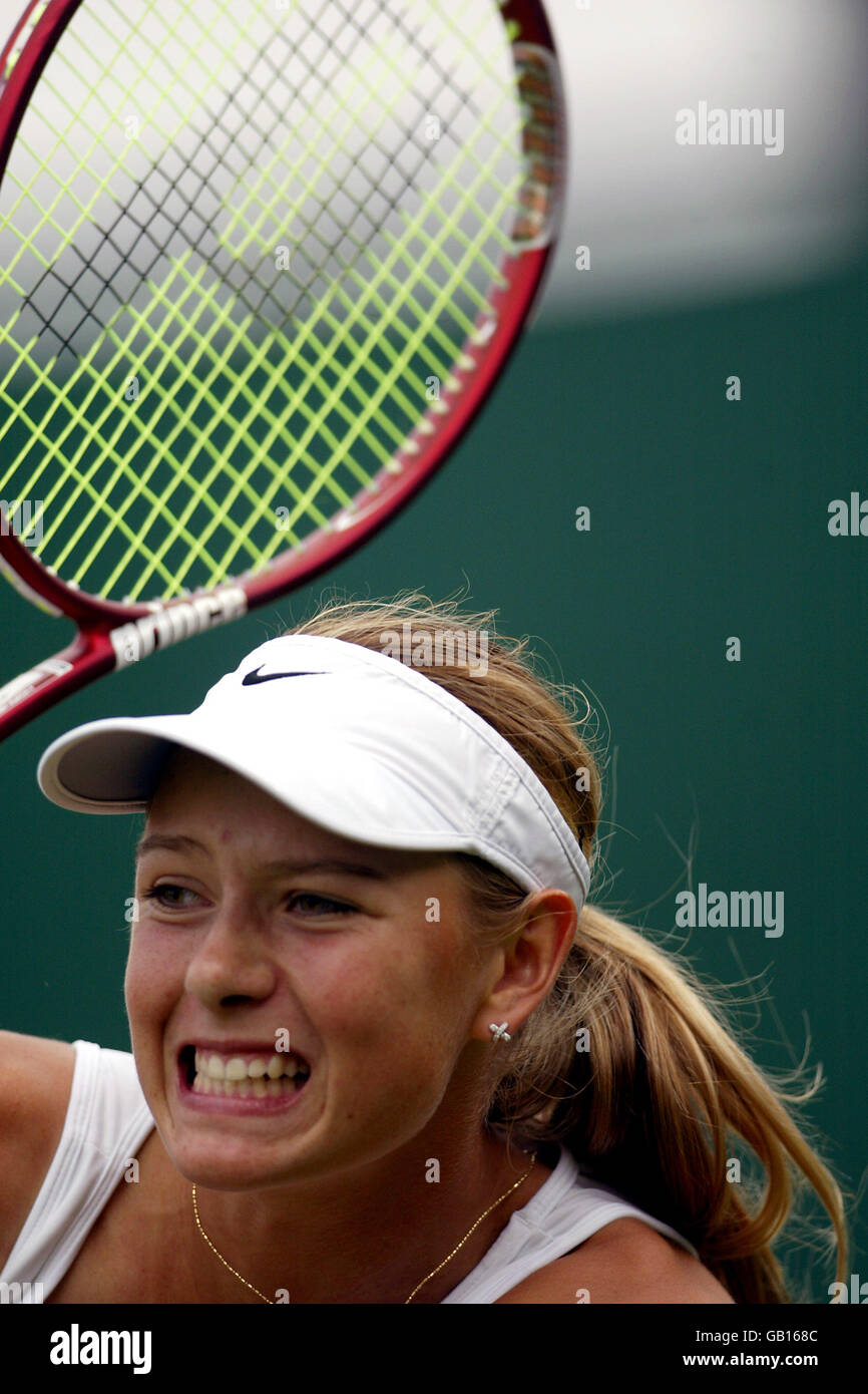 Tennis - Wimbledon 2003 - Deuxième tour - Maria Sharapova v Elena Bovina Banque D'Images