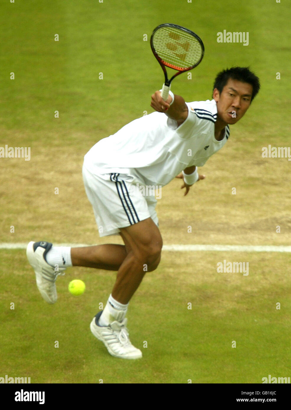 Tennis - Wimbledon 2003 - Troisième tour, Paradorn Srichaphan v Rafael Nadal. Banque D'Images