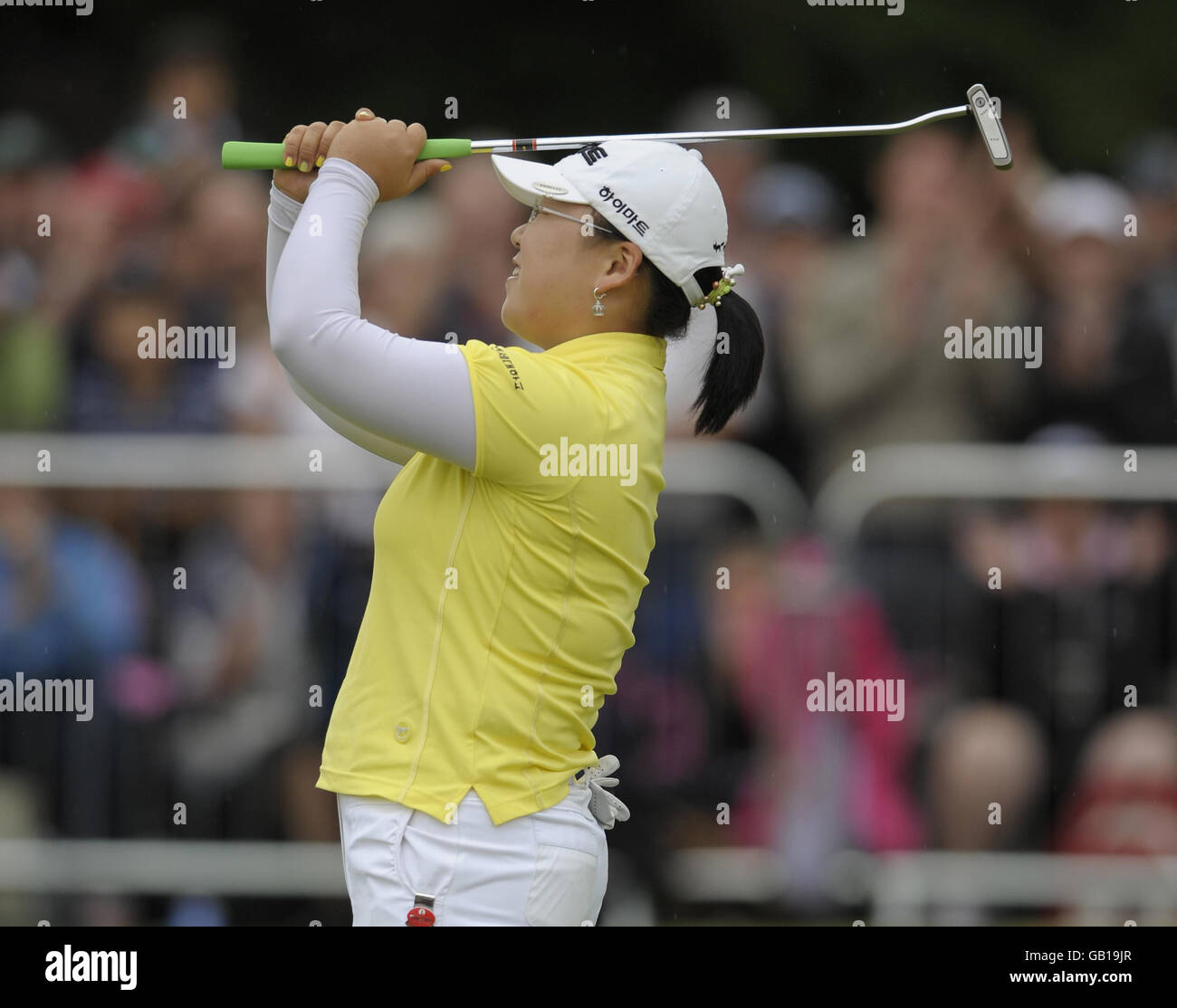 JI-Yai Shin fête le putt gagnant lors de la quatrième manche de l'Open britannique féminin Ricoh au Sunningdale Golf Club, Berkshire. Banque D'Images