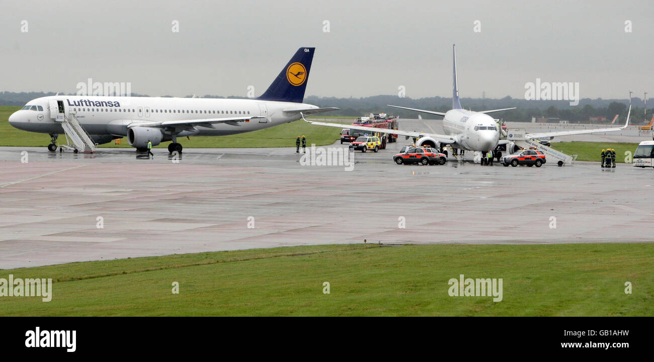 Les avions entrent en collision à l'aéroport Banque D'Images