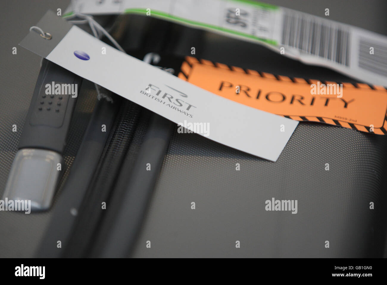 Une étiquette de bagage prioritaire British Airways et une étiquette de