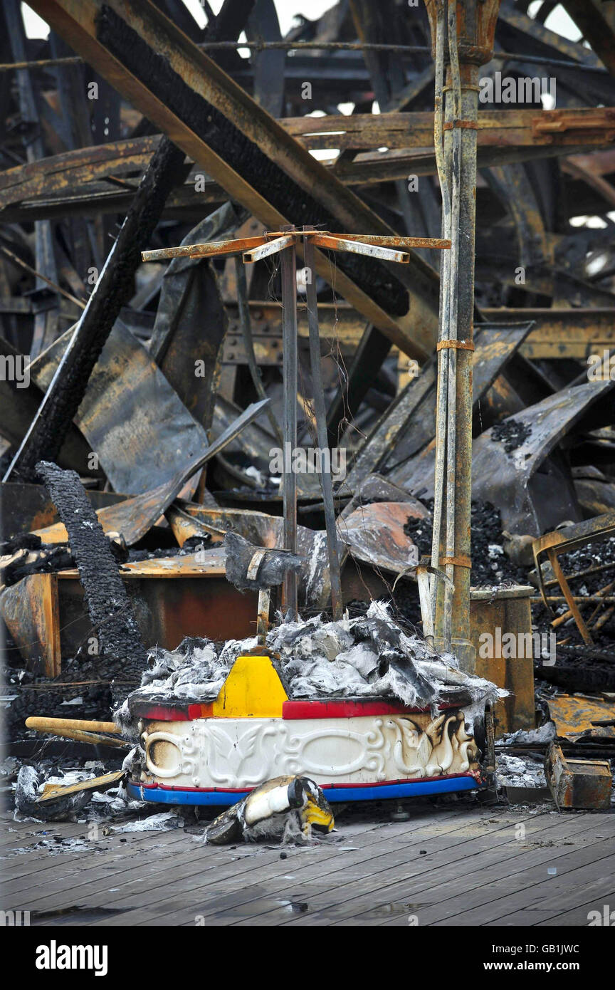 Feu de la jetée Weston-super-Mare.Une vue générale de la Grande jetée de Weston-Super-Mare après que son pavillon ait été détruit par un incendie. Banque D'Images