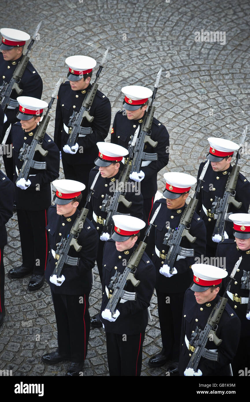 Royal Marine Unit 40 Commando parade dans le centre-ville de Taunton pour célébrer leur retour d'Afghanistan. Banque D'Images