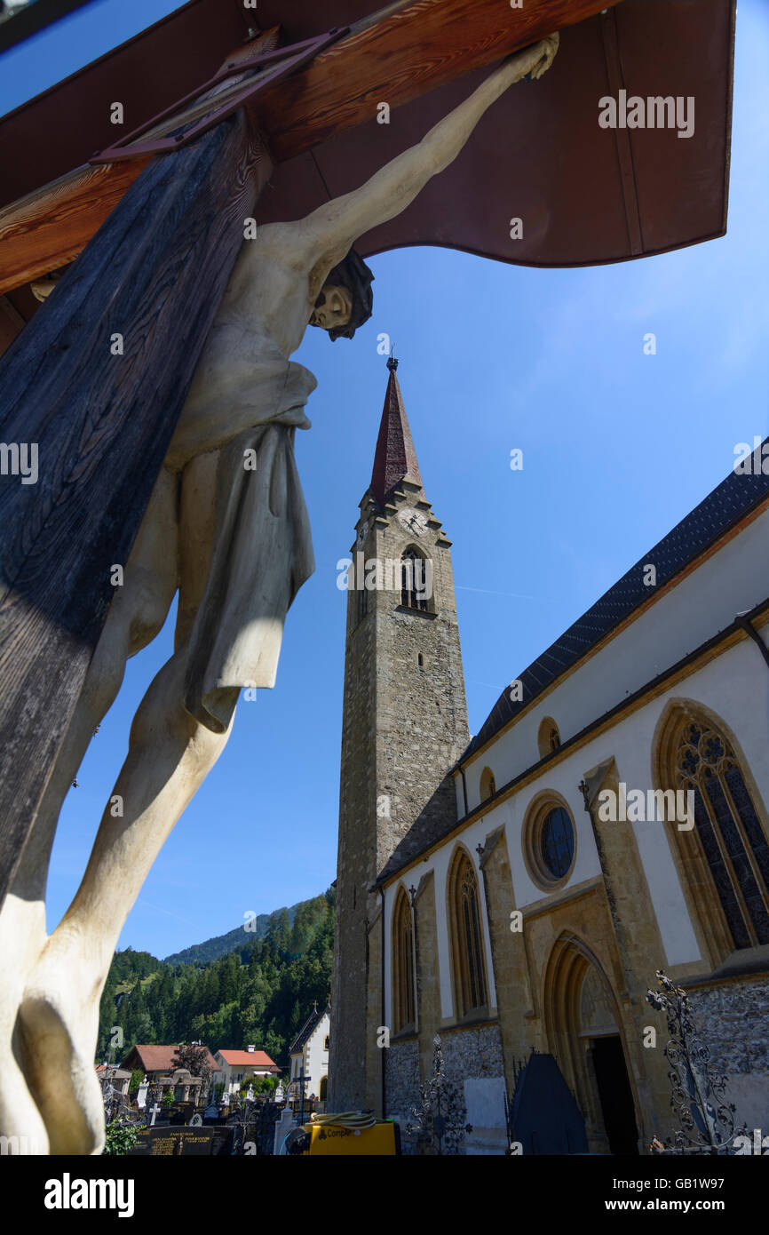 Landeck église de l'Assomption avec le Christ sur la croix l'Autriche Tirol, Tyrol Banque D'Images