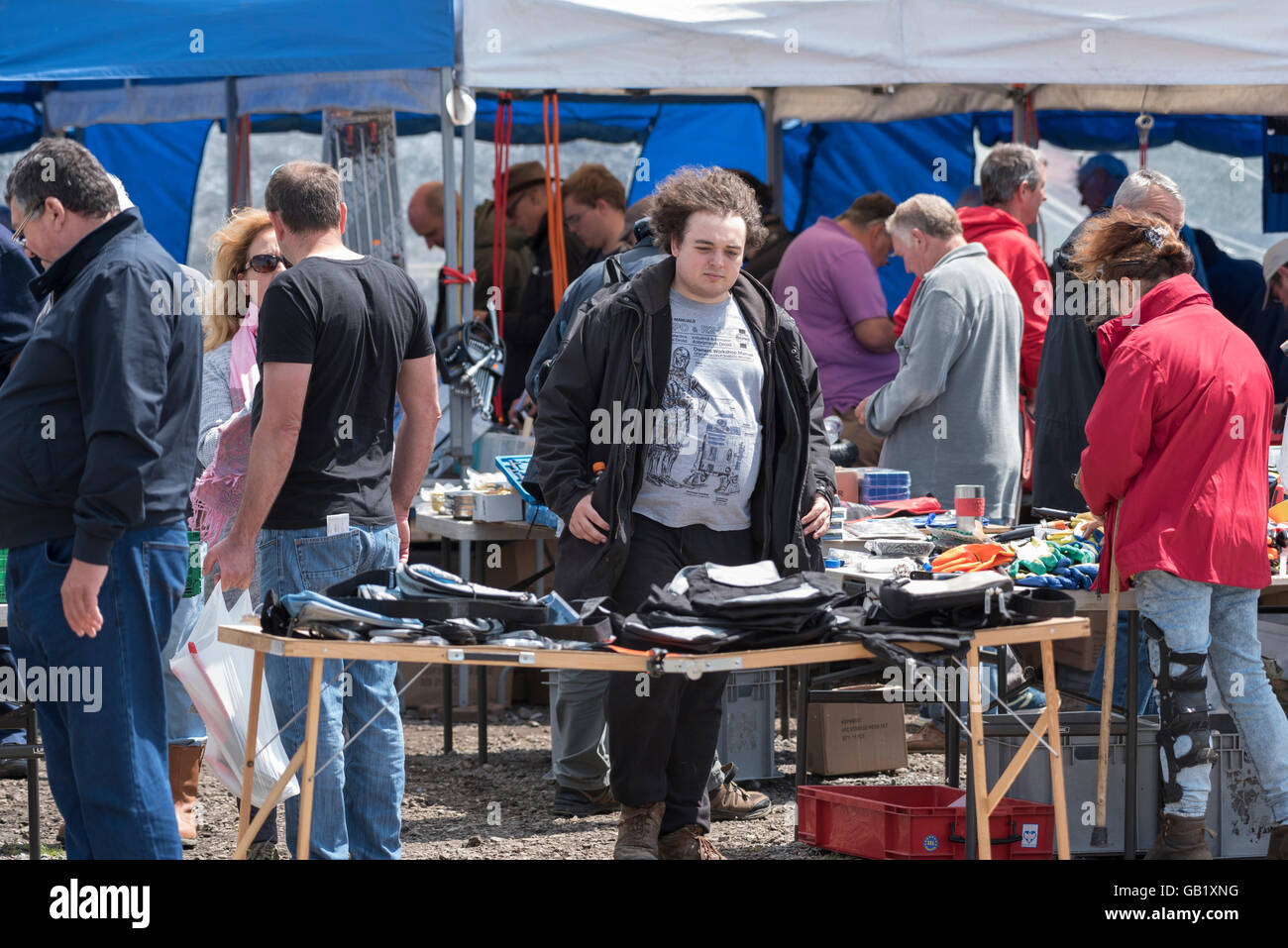 Blocage de l'outil qui s'intéresse à la vente de produits moins chers pour les modeler à Wings 'n' Wheels North Weald airfield Angleterre Essex Banque D'Images