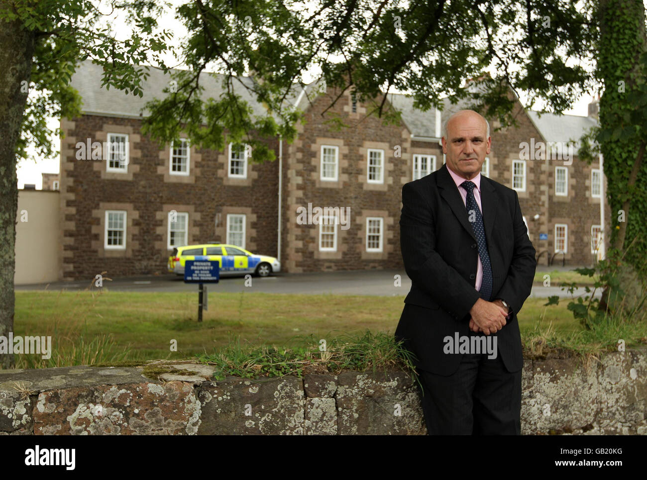 Sous-chef Lenny Harper à l'extérieur de l'ancienne maison pour enfants du  Haut de la Garenne à Jersey Photo Stock - Alamy