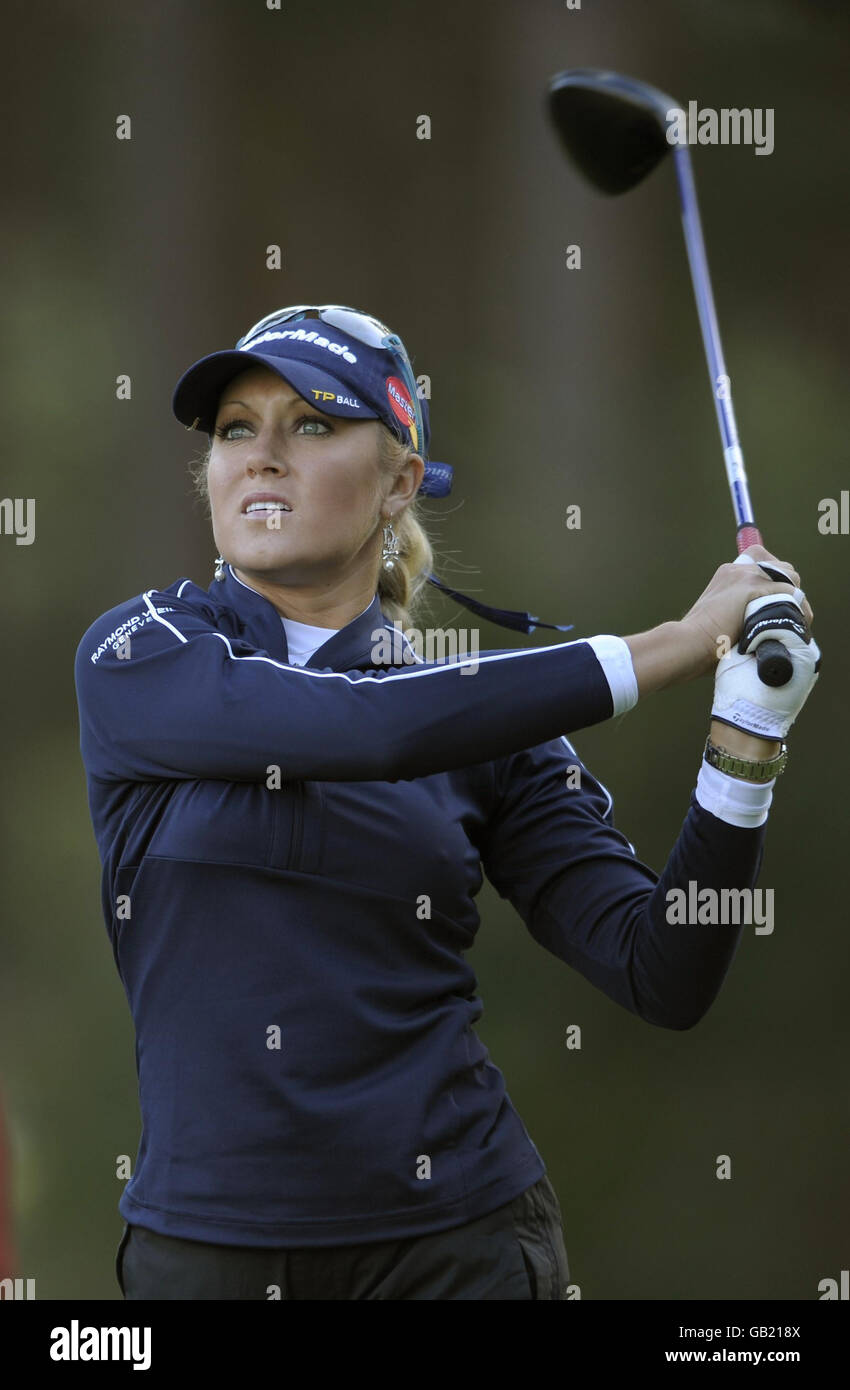 Natalie Gulbis des États-Unis est sortie de la 6e partie lors de la deuxième partie de l'Open britannique Ricoh Womens au Sunningdale Golf Club, Berkshire. Banque D'Images