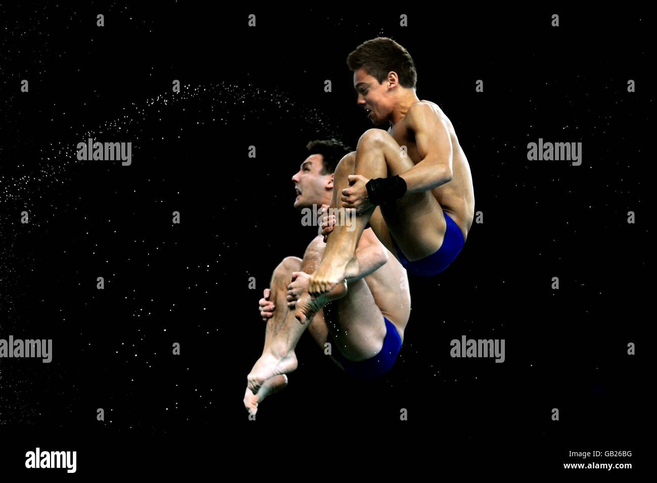 Tom Daley et son partenaire Blake Aldridge participent aux finales de la plate-forme de 10 m synchronisées des hommes au Centre National Aquatics lors des Jeux Olympiques de Beijing en 2008 à Beijing, en Chine. Banque D'Images