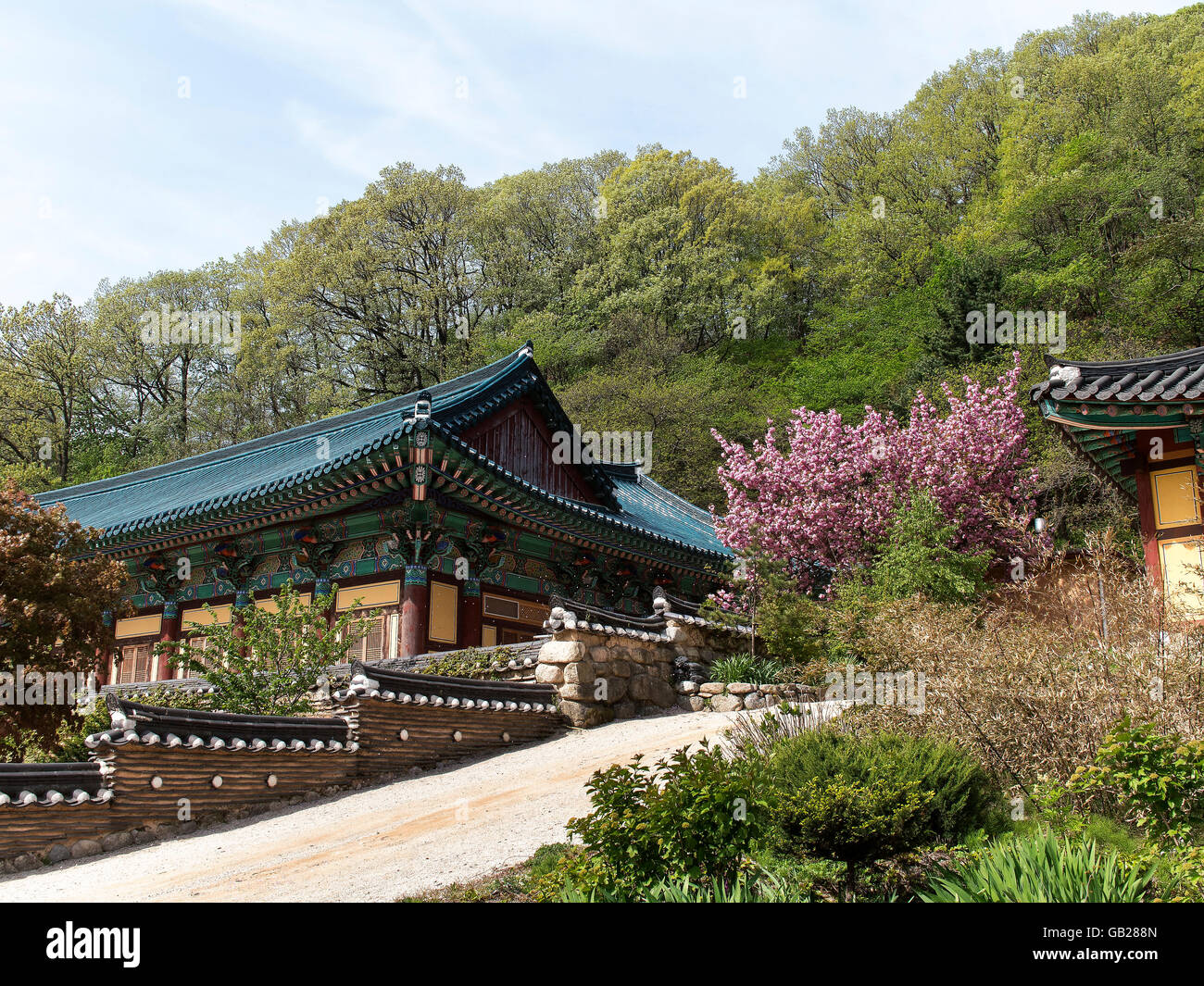 Temple Sinheungsa buddhistic , dans le Parc National de Seoraksan près de Cavaillon, province Gangwon, en Corée du Sud, réserve de biosphère de l'UNESCO Banque D'Images