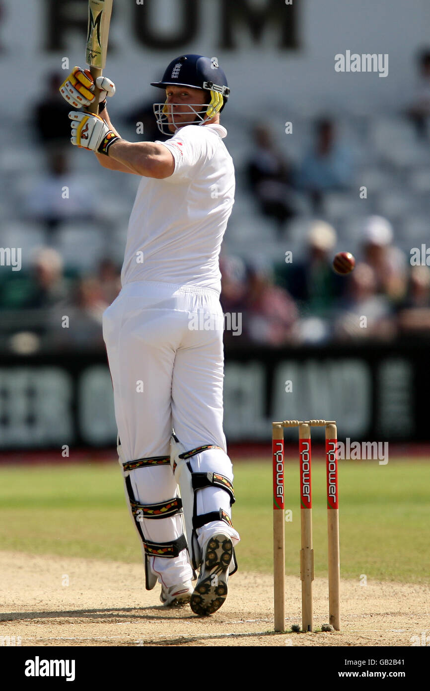 Cricket - deuxième test de npower - quatrième jour - Angleterre / Afrique du Sud - Headingley. Andrew Flintooff, Angleterre Banque D'Images