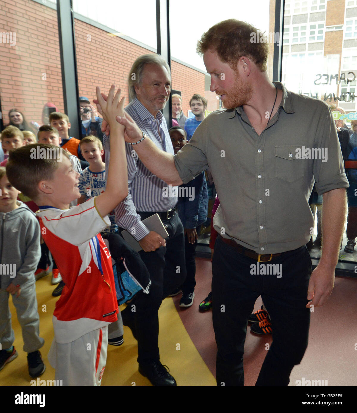 Le prince Harry visites Wigan Zone jeunesse, d'un établissement pour adolescents qui fournit un environnement sûr et amusant pour les 8-19 ans ou toute personne de moins de 25 avec un handicap d'utiliser dans leur temps libre. Banque D'Images