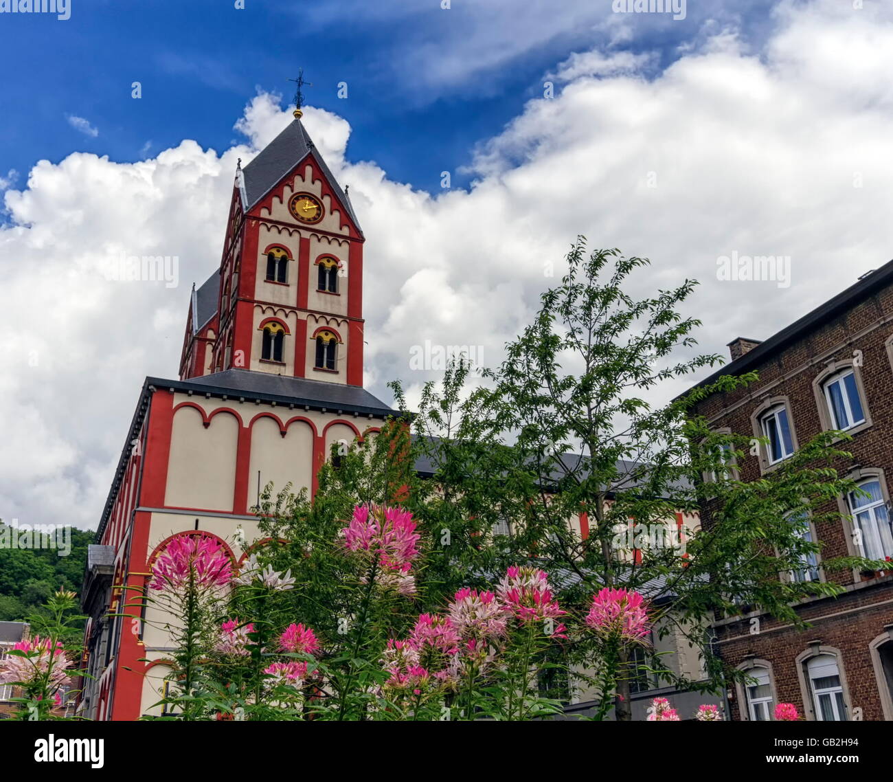 Collégiale de Saint Barthélémy par jour nuageux, Liège, Belgique Banque D'Images