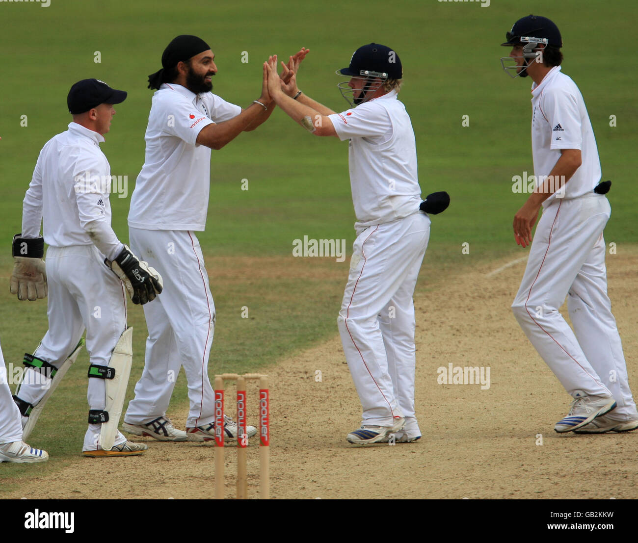 Le Monty Panesar d'Angleterre célèbre le cricket de l'Afrique du Sud Morne Morkel attrape Ian Bell Banque D'Images