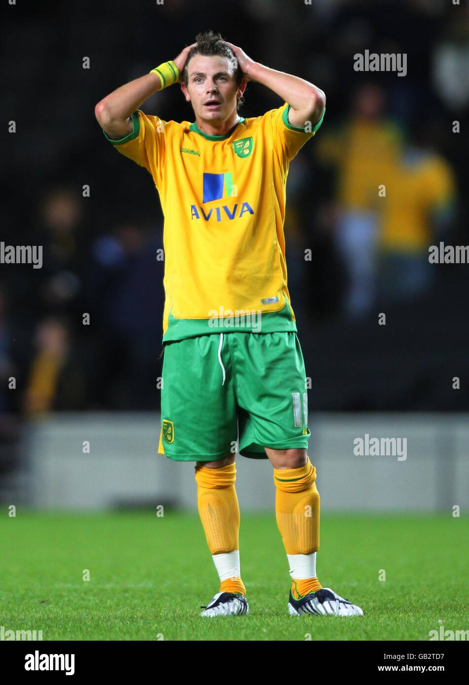 Football - Carling Cup - Premier tour - Milton Keynes dons / Norwich City - Stade:MK.Jamie Cureton, de Norwich City, montre sa déjection après le match de la Carling Cup au Stadium:MK à Milton Keynes. Banque D'Images