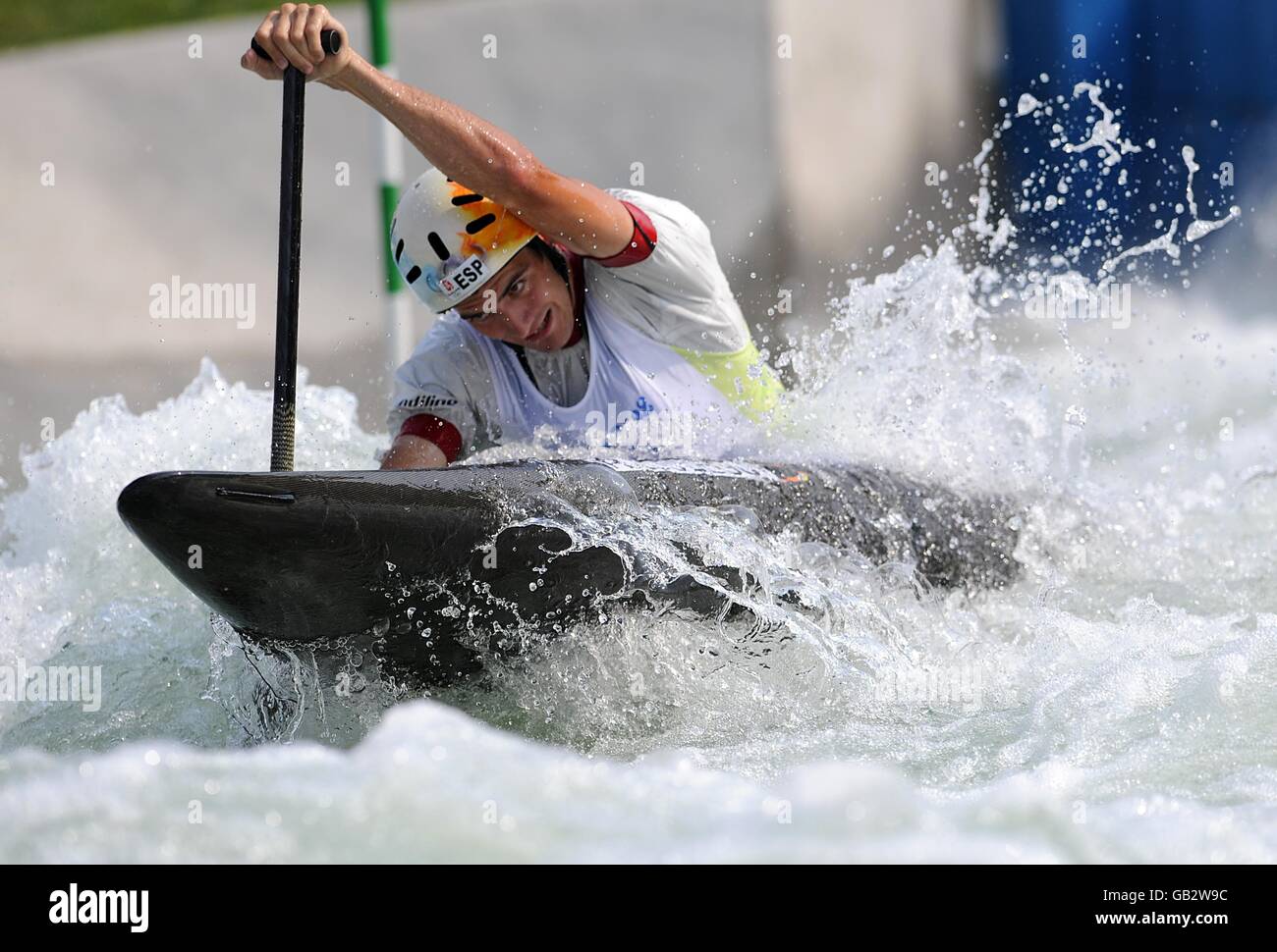 Ander Elosegui, en Espagne, est en compétition dans le Canoe Single (C1), un demi-fsinal masculin, au parc d'aviron-canoë Shunji à Beijin, en Chine, lors des Jeux Olympiques de Beijing en 2008. Banque D'Images