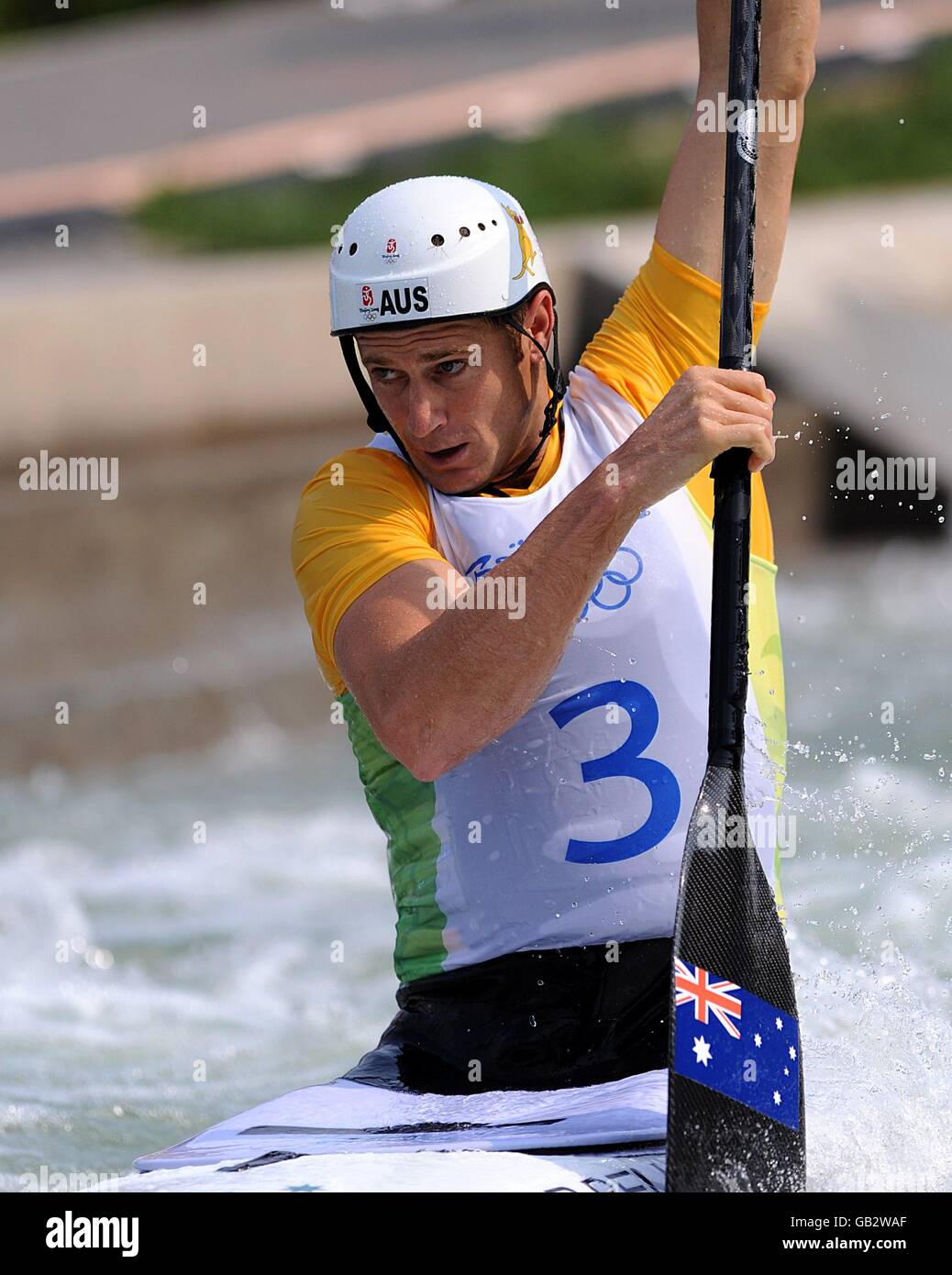 Robin Bell d'Australie pendant le single de canoë (C1) pour hommes au parc d'aviron-canoë de Shunyi à Beijing, en Chine, pendant les Jeux Olympiques de Beijing en 2008. Banque D'Images