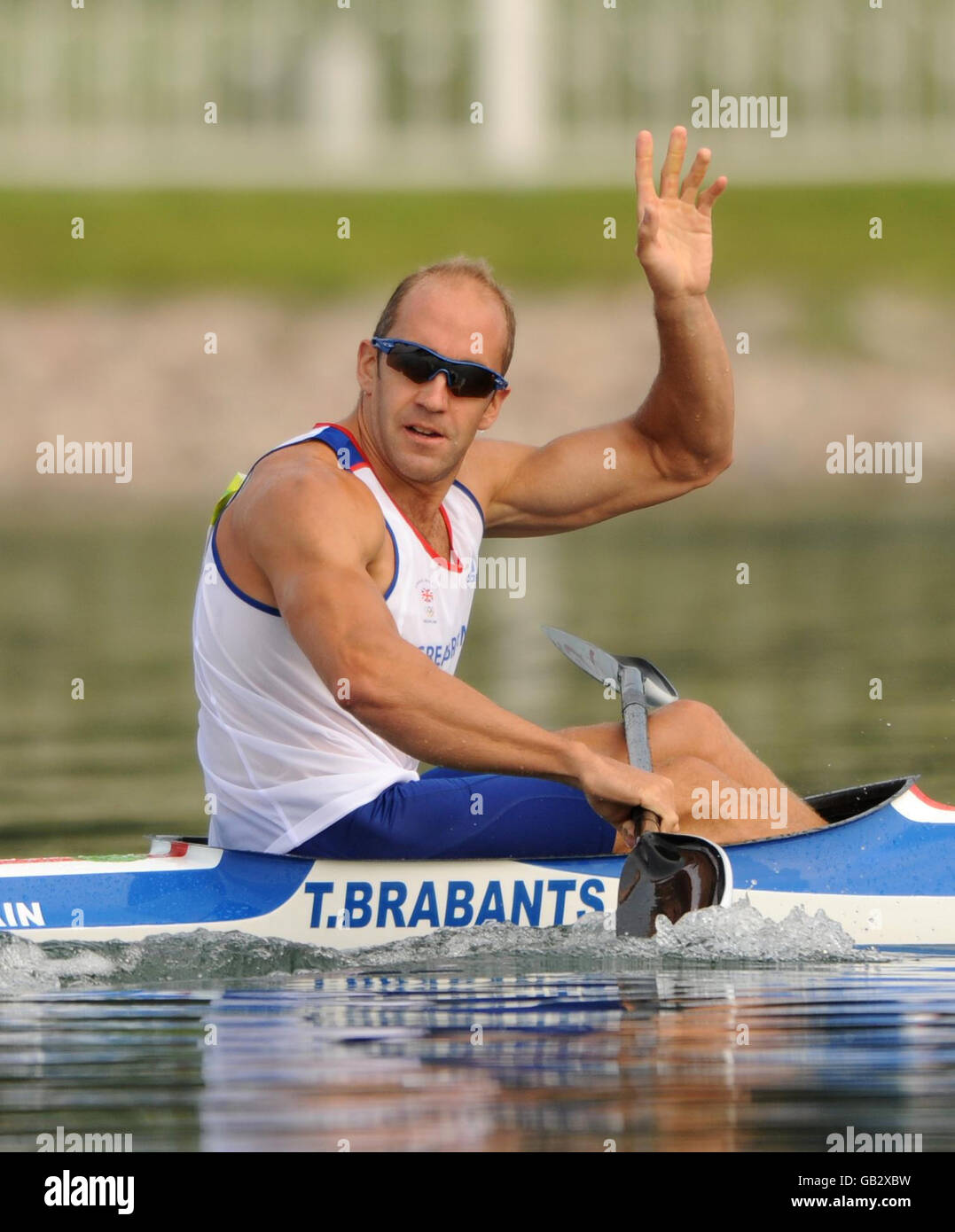 Tim Brabant, en Grande-Bretagne, après avoir gagné sa chaleur dans la monoplace des hommes (K1) 1000m chauffe au parc olympique d'aviron et de canoë-kayak de Shunyi pendant les Jeux Olympiques de 2008. Banque D'Images