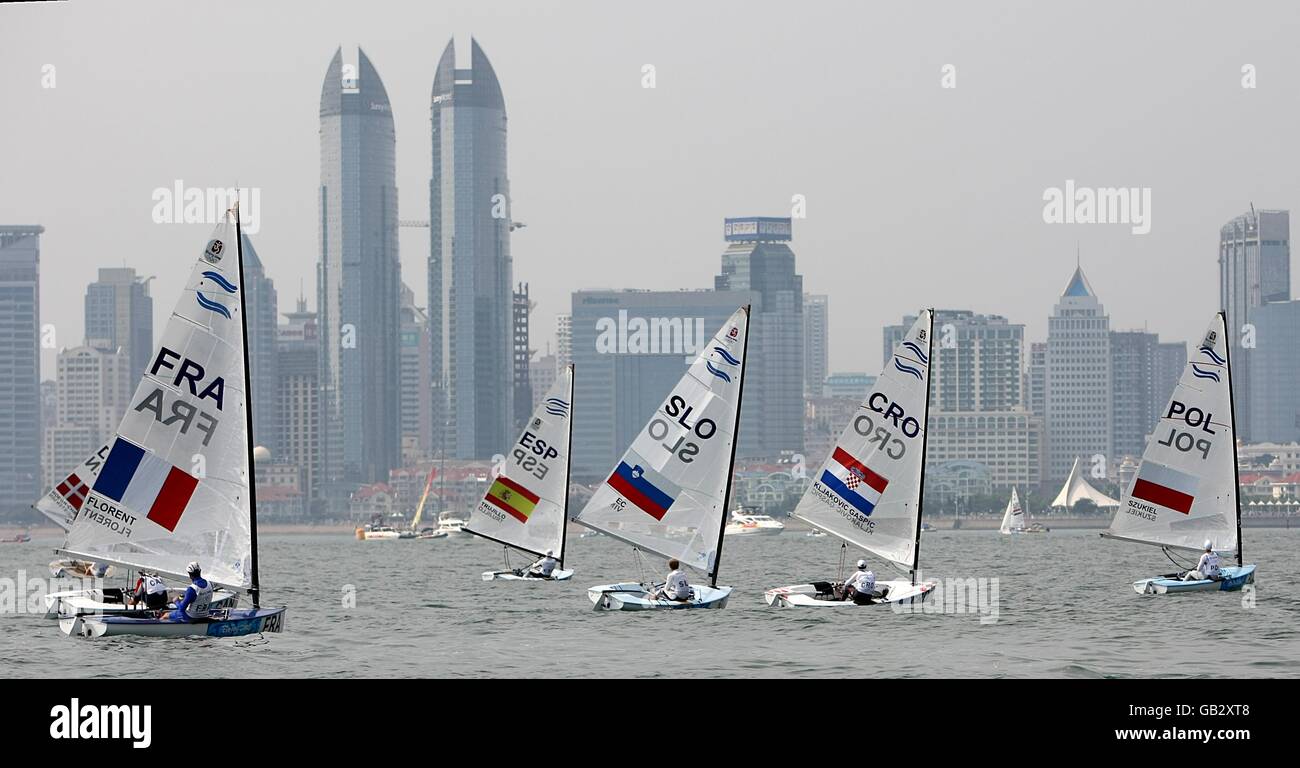 Action de la course de médailles abandonnées par les hommes Finn au centre de voile des Jeux Olympiques à Qingdao, en Chine. Banque D'Images