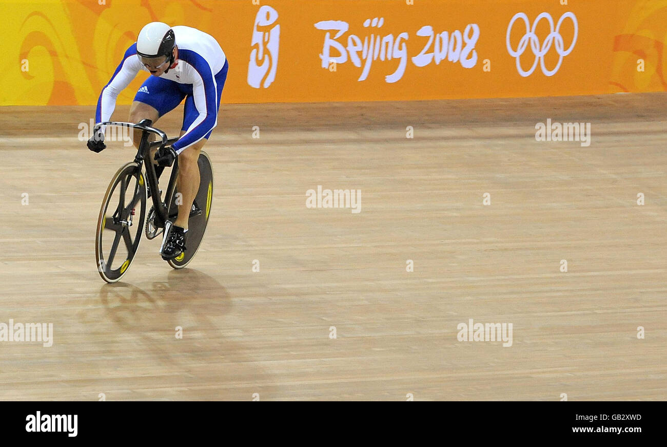 Chris Hoy de Grande-Bretagne pendant le sprint masculin au cours de cyclisme sur piste au Vélodrome de Laoshan pendant les Jeux Olympiques de Beijing 2008 en Chine. Banque D'Images