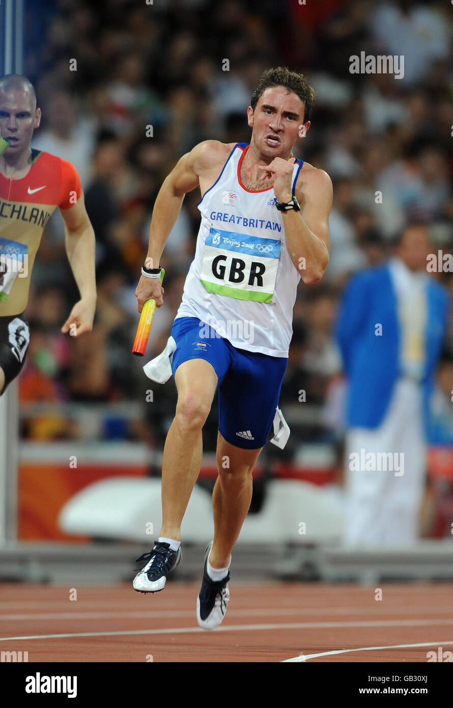 Andrew Steele, en Grande-Bretagne, en action dans le 4x400m des hommes chauffe au stade national de Pékin pendant les Jeux Olympiques de Beijing 2008 en Chine. Banque D'Images Andrew Steele, en Grande-Bretagne, en action dans le 4x400m des hommes chauffe au stade national de Pékin pendant les Jeux Olympiques de Beijing 2008 en Chine. Banque D'Images