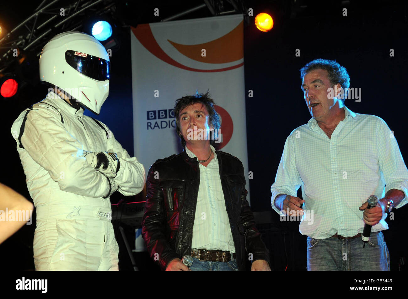 The Stig (à gauche), Richard Hammond (au centre) et Jeremy Clarkson du programme TV Top Gear lors de la cérémonie d'allumage des illuminations de Blackpool. Banque D'Images
