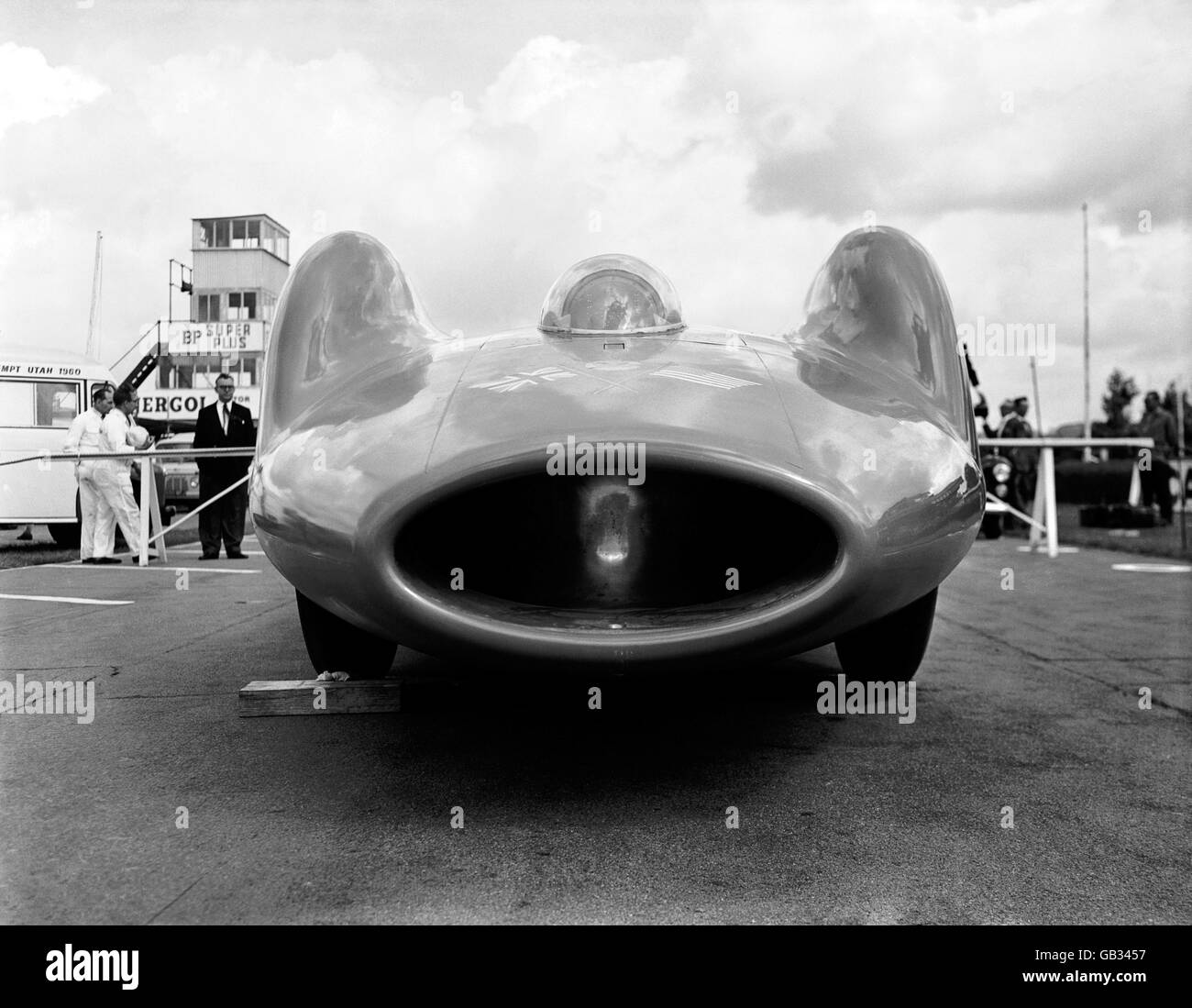 Record mondial de vitesse terrestre.La nouvelle voiture « Bluebird » de Donald Campbell à Goodwood, deux mois avant sa tentative de battre le record mondial de vitesse terrestre dans l'Utah Banque D'Images