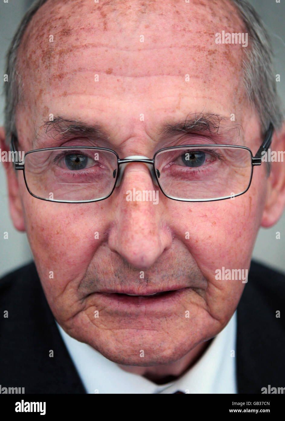 John Muir arrive au Parlement écossais à Édimbourg pour parler au Comité de pétition appelant à une peine d'emprisonnement obligatoire pour ceux qui ont pris un couteau. Banque D'Images