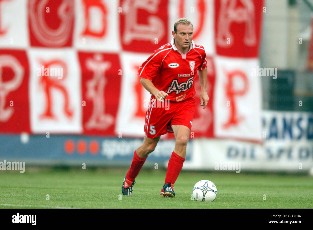 Football - UEFA Intertoto Cup - Deuxième tour - Deuxième étape - Pasching v Pobeda Banque D'Images