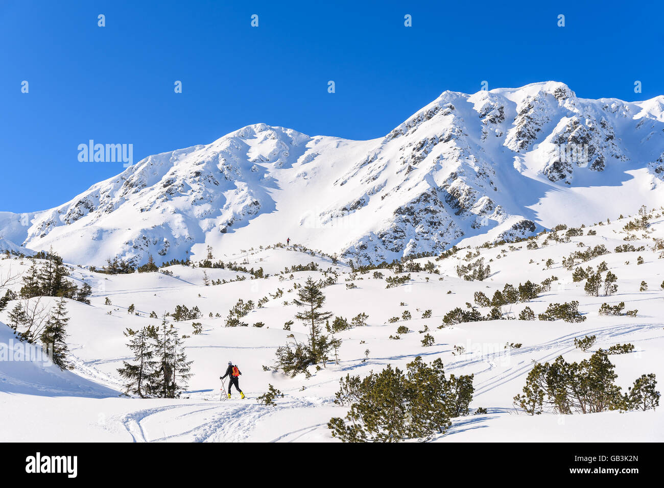 Montagnes couvertes de neige et de ski de piste en hiver tourer Rohace vallée, Tatras, Slovaquie Banque D'Images