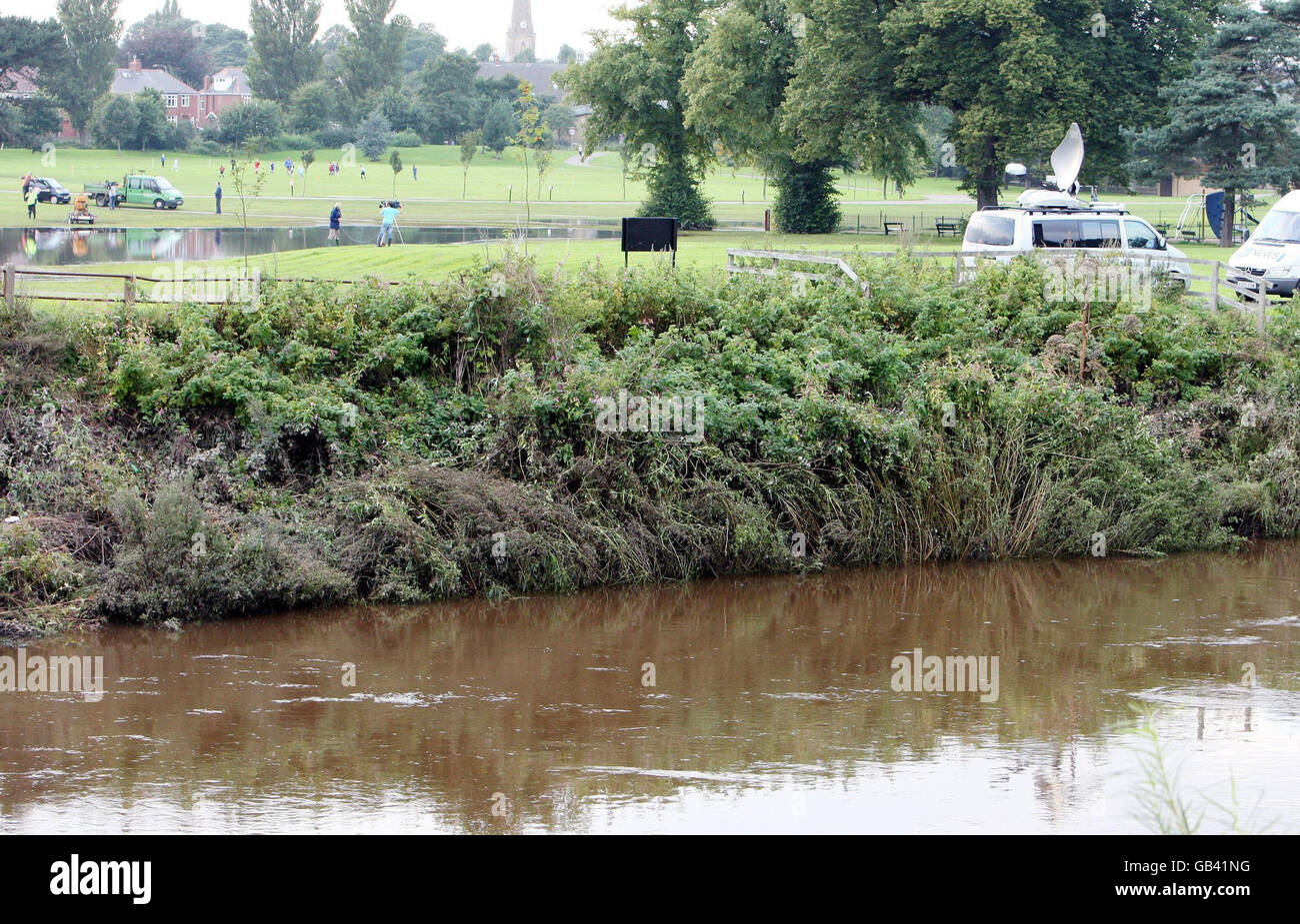 Une vue générale de l'endroit où Leona Baxter est entrée dans la rivière après avoir été emportée dans un drain de tempête pendant les inondations soudaines de Chester le Street. Banque D'Images