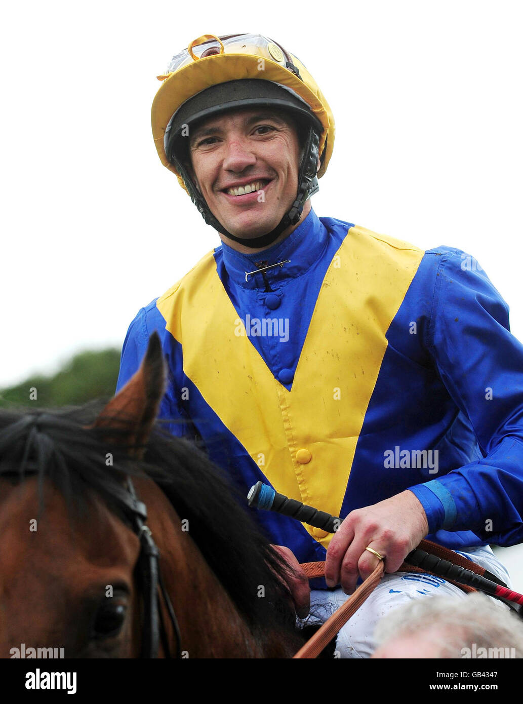 Frankie Dettori sourit après avoir remporté un match des gagnants dans le jeu Weatherbys Insurance Stakes lors de la réunion des dames de Weatherbys Insurance au champ de courses de Doncaster. Banque D'Images