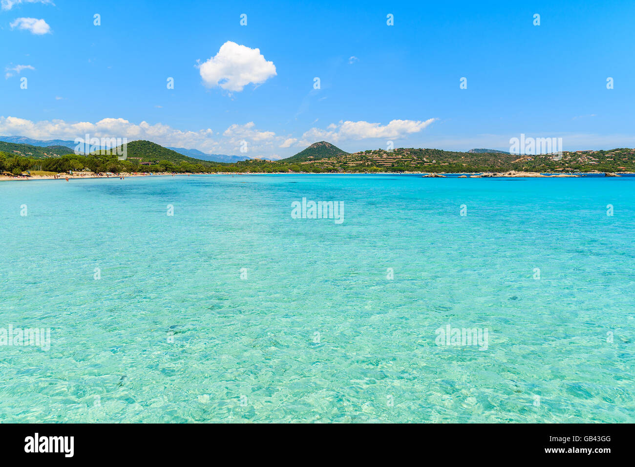 L'eau de mer turquoise de la baie de Santa giulia, Corse, France Banque D'Images