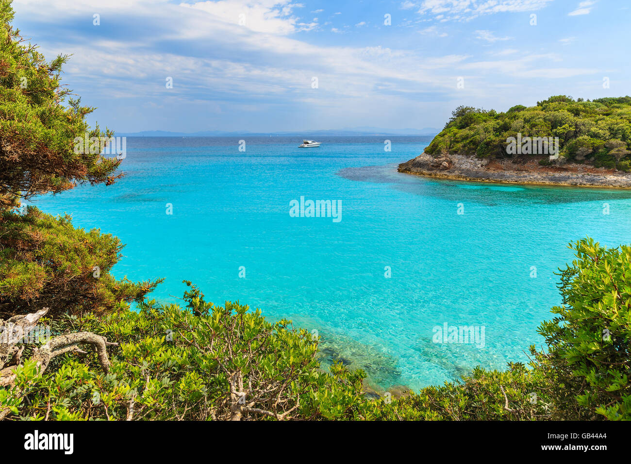 L'eau turquoise de la baie du Petit Sperone, Corse, France Banque D'Images