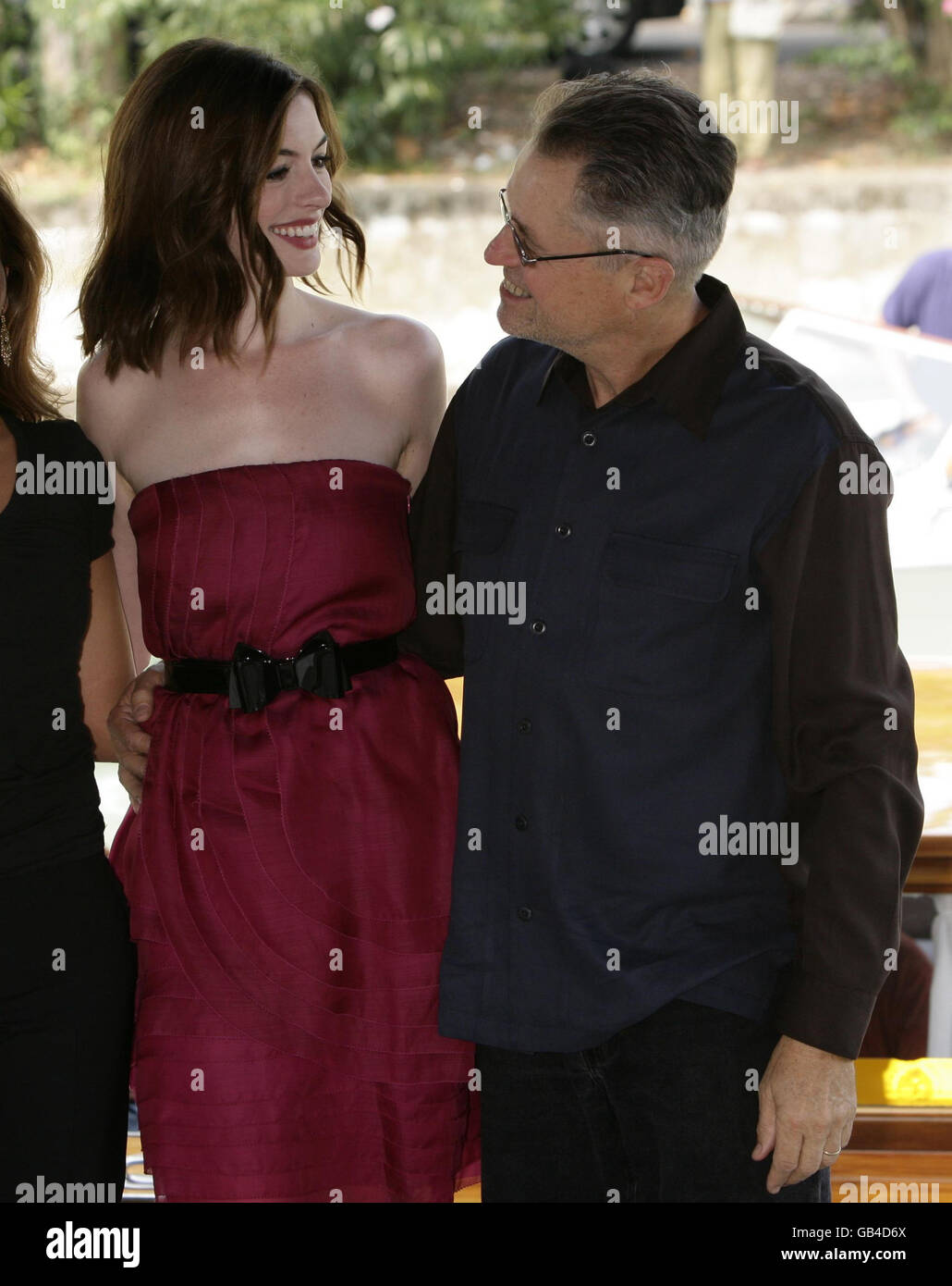 SORTIE AP.Anne Hathaway et le réalisateur Jonathan Demme assistent à la conférence de presse et à la séance photo de 'Rachel se marier' au Palazzo del Casino, pendant le 65e Festival du film de Venise, Italie. Banque D'Images