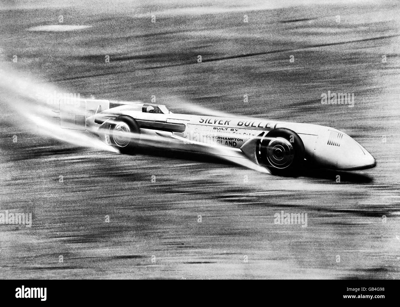 Record mondial de vitesse terrestre.Le Sunbeam de Kaye Don, « Silver Bullet », à la vitesse de la balle lors d'une tentative sur le disque Banque D'Images