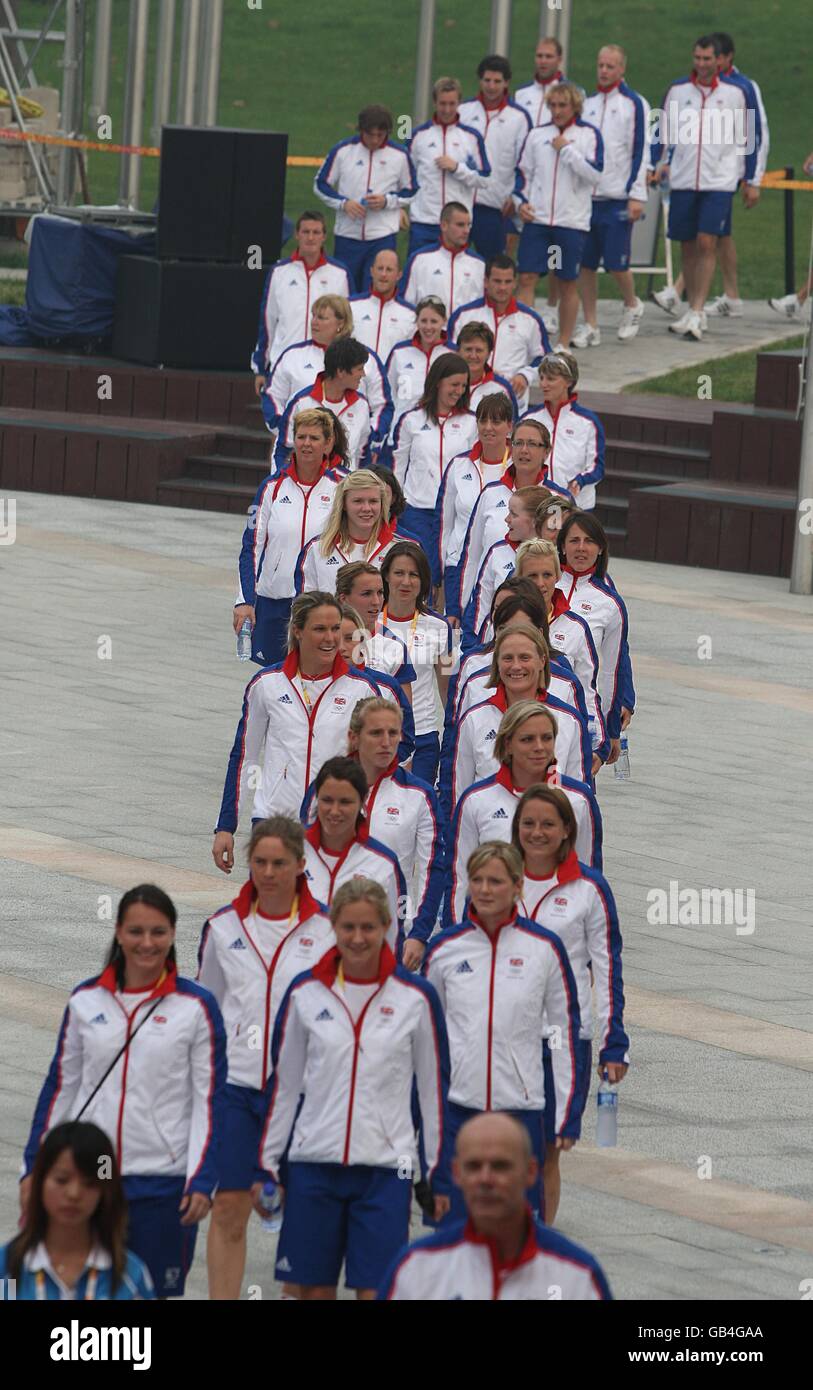 Jeux olympiques - Jeux Olympiques de Beijing 2008.L'équipe de Grande-Bretagne est en tête de la cérémonie de levée de drapeau au village olympique de Beijing, en Chine. Banque D'Images