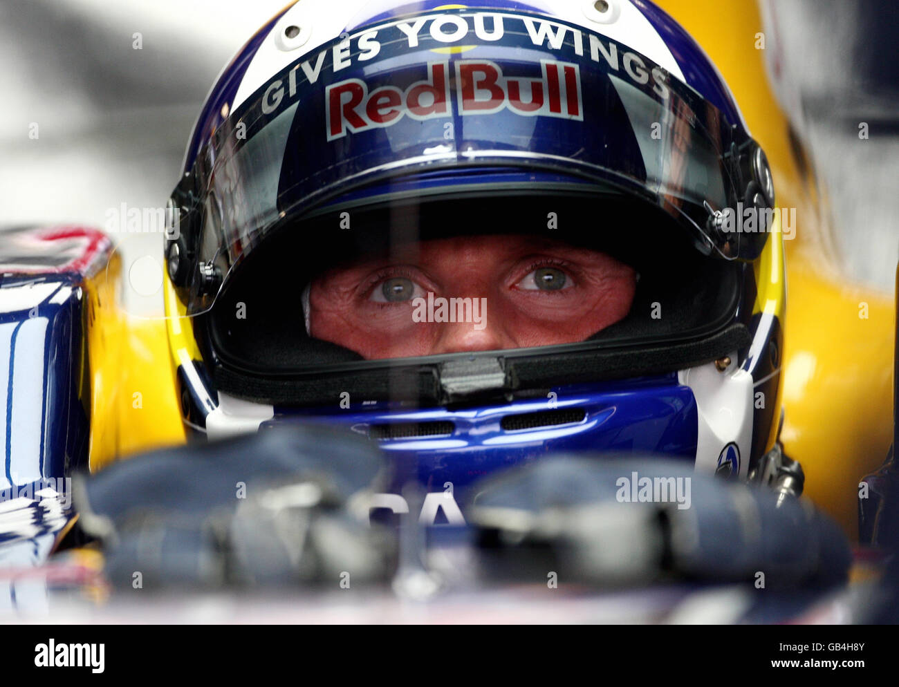 David Coulthard, en Grande-Bretagne, est assis dans sa voiture lors d'une séance d'entraînement à Monza, en Italie. Banque D'Images