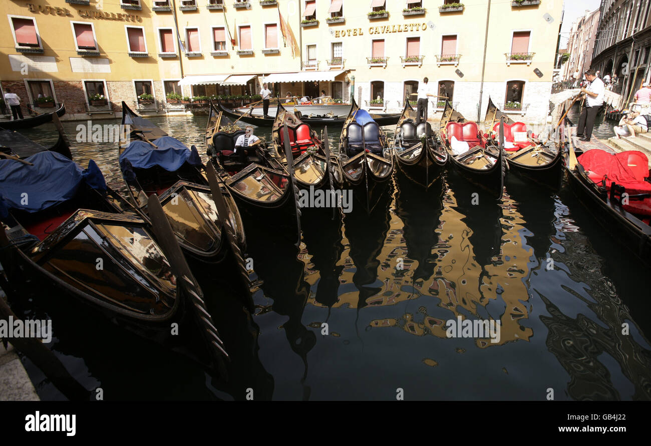 Gondoles sur les canaux de San Marco, à Venise, Italie. Banque D'Images