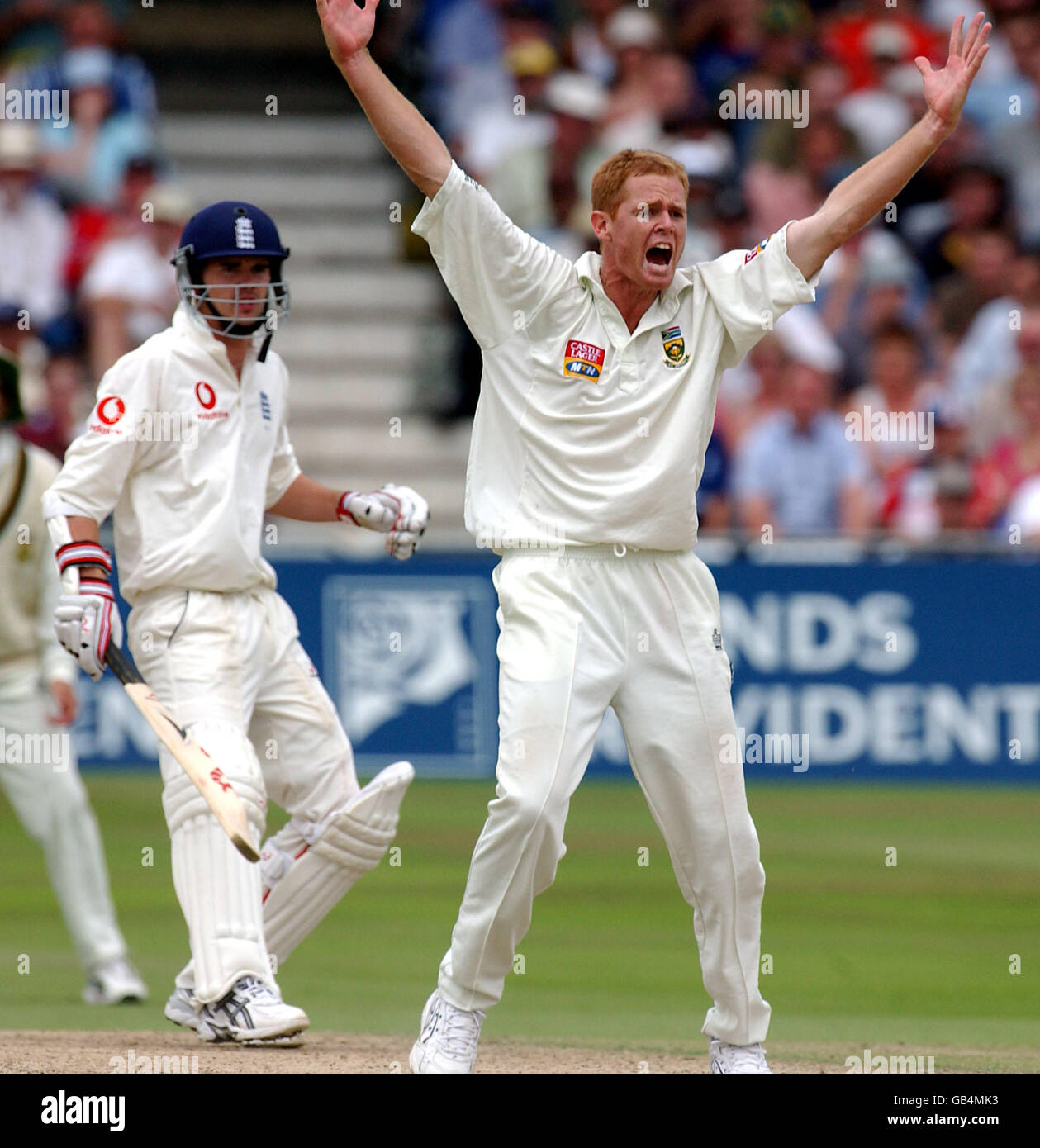 Shaun Pollock, en Afrique du Sud, célèbre sa destitution du dernier anglais Man James Anderson pour 2 Banque D'Images