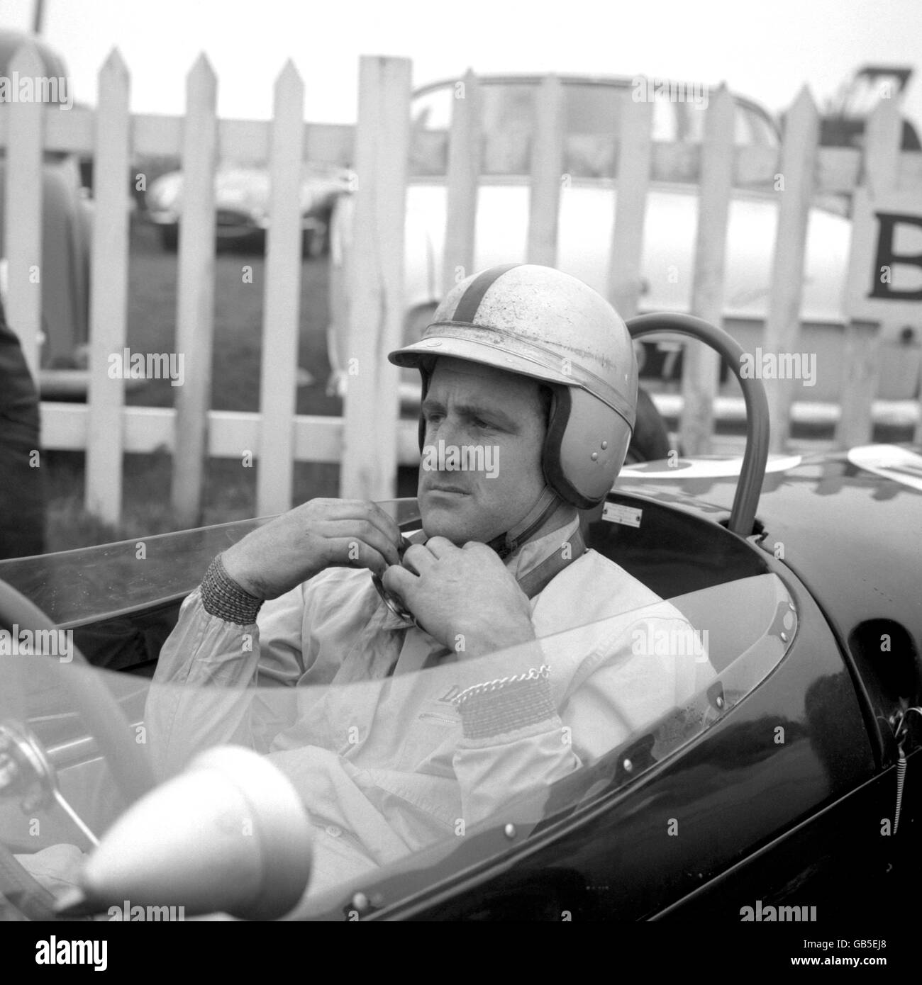 Courses automobiles - Denis Hulme.Denis Hulme, le protesté de 30 ans de l'ancien pilote de course champion du monde Jack Brabham. Banque D'Images