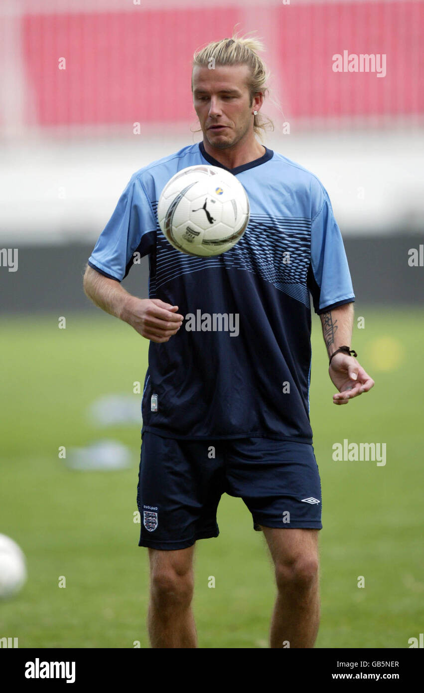 Soccer - Championnat d'Europe 2004 qualificateur - Groupe sept - Angleterre / Macédoine - Angleterre entraînement. David Beckham pendant la formation en Macédoine Banque D'Images