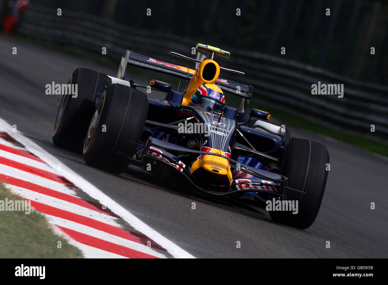 Mark Webber de Red Bull Racing lors de la deuxième séance d'entraînement à Monza, en Italie. Banque D'Images