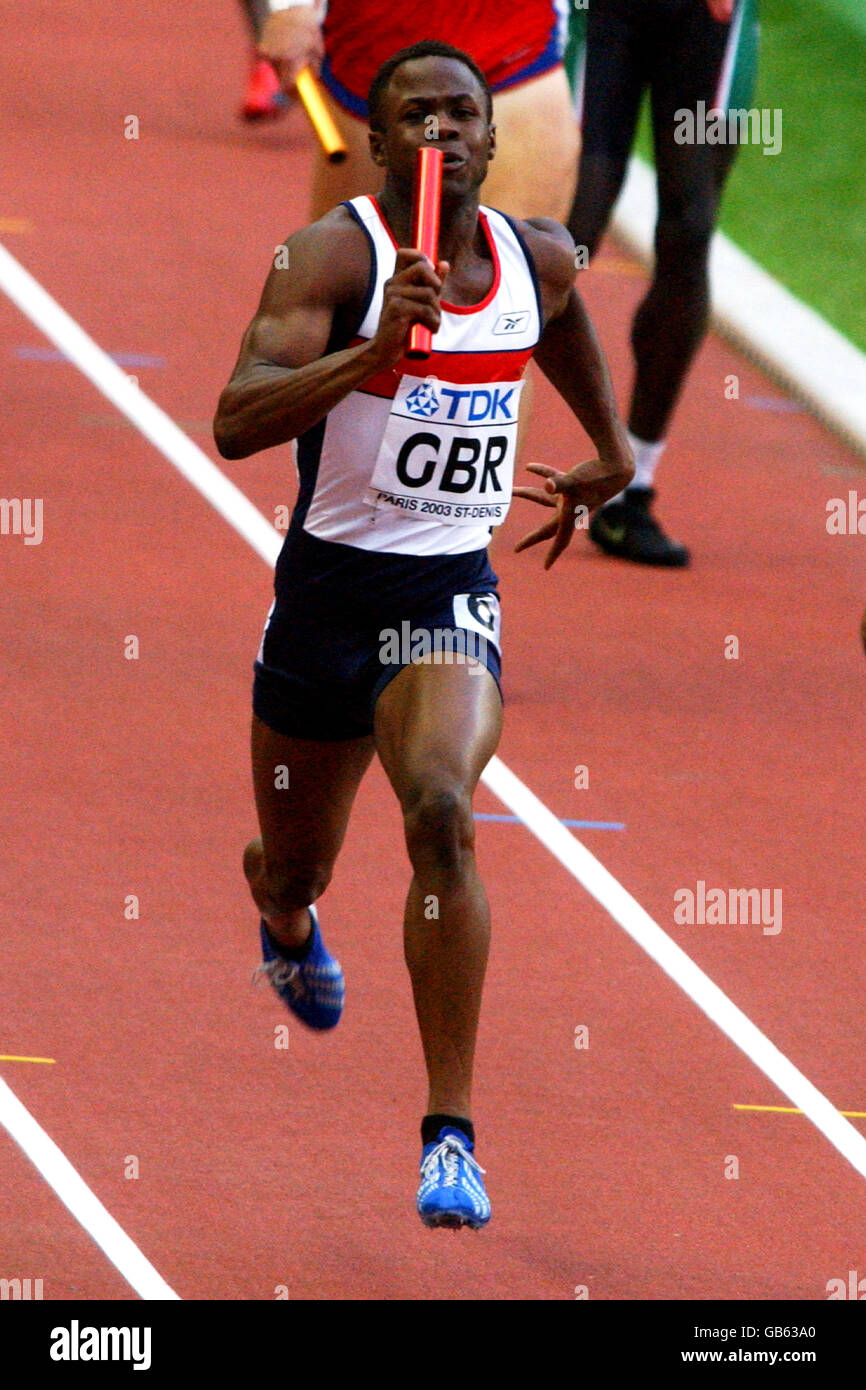Athlétisme - IAAF Championnats du monde d'athlétisme - Paris 2003 - Men's 4 x 400 m relais chauffe Banque D'Images